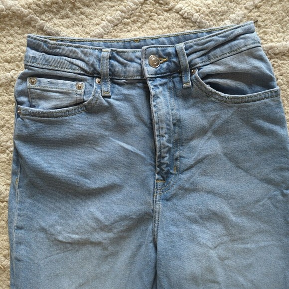 H&M Divided Women's 4 High waisted "Mom" Jeans Tapered Straight Leg Light Wash - Picture 2 of 8